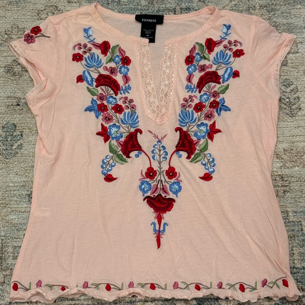 Express sz M cotton pink floral flower embroidered short sleeve top lace trim